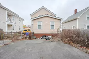 103 Newton St, Pawtucket, RI 02860 - Photo 7