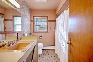 370 Budlong Rd, Cranston, RI 02920 - Photo 23