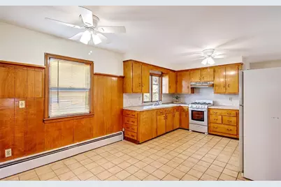 370 Budlong Road, Cranston, RI 02920 - Photo 9