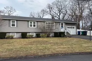 63 Ramblewood Dr, Warwick, RI 02889 - Photo 3