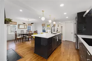 23 Mt Vernon St, Newport, RI 02840 - Photo 9