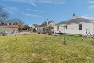 128 Warwick Rd, Pawtucket, RI 02861 - Photo 5