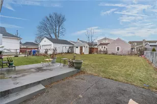 128 Warwick Rd, Pawtucket, RI 02861 - Photo 3