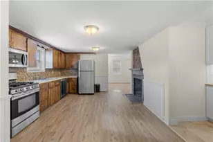 596 Metacom Ave, Warren, RI 02885 - Photo 7