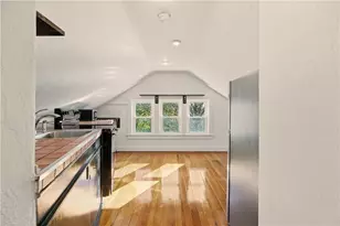 31 Bayside Ave, Newport, RI 02840 - Photo 9