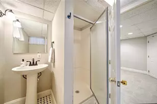 7 Angell Ct, Providence, RI 02906 - Photo 43