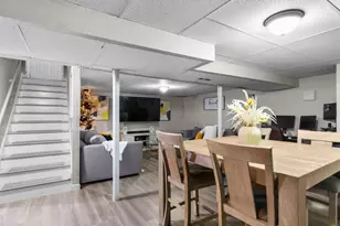 27 Lloyd St, Pawtucket, RI 02860 - Photo 17