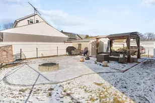 27 Lloyd St, Pawtucket, RI 02860 - Photo 21