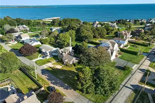 9 White Terrace, Middletown, RI 02842 - Photo 3