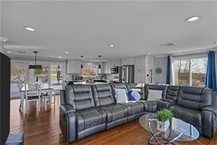 1275 Seven Mile Rd, Cranston, RI 02831 - Photo 15