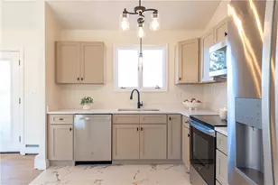 27 Aurelia Dr, Providence, RI 02909 - Photo 5