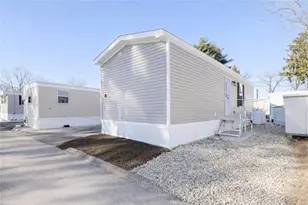 1346 Newport Ave, Attleboro, MA 02703 - Photo 3