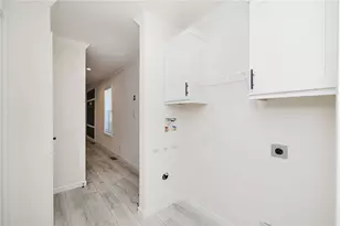 1346 Newport Ave, Attleboro, MA 02703 - Photo 15