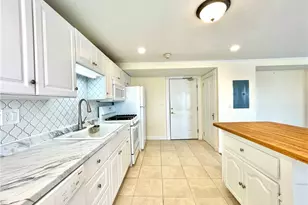 14 Dresser St, Newport, RI 02840 - Photo 5