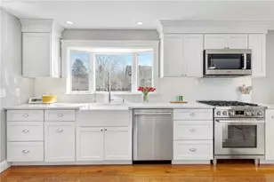 81 Beagle Dr, Middletown, RI 02842 - Photo 15