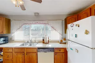 2545 Division Rd, East Greenwich, RI 02818 - Photo 5