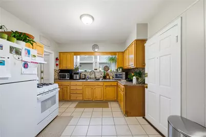 616 Lonsdale Avenue, Central Falls, RI 02863 - Photo 5