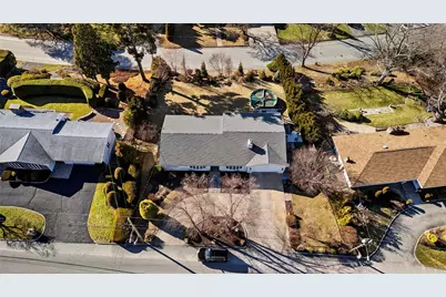 135 Meshanticut Valley Parkway, Cranston, RI 02920 - Photo 25