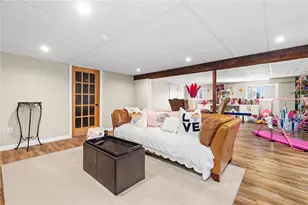 135 Meshanticut Valley Pkwy, Cranston, RI 02920 - Photo 21