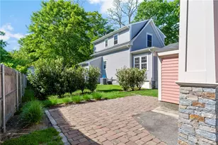 88 Burton St, Bristol, RI 02809 - Photo 33