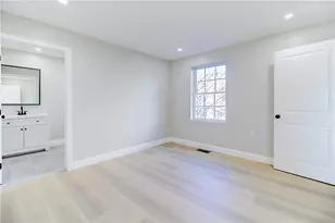 14 Robin St, Providence, RI 02908 - Photo 17