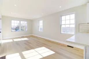 14 Robin St, Providence, RI 02908 - Photo 9