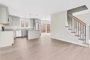 66 Medford St, Warwick, RI 02889 - Photo 7
