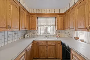 151 Chestnut Hill Ave, Cranston, RI 02920 - Photo 7