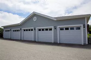 3 Admiralty Dr, Middletown, RI 02842 - Photo 15