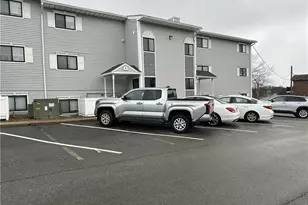 3 Admiralty Dr, Middletown, RI 02842 - Photo 3