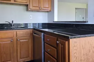 3 Admiralty Dr, Middletown, RI 02842 - Photo 5