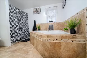 970 York Ave, Pawtucket, RI 02861 - Photo 11