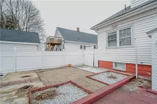 970 York Ave, Pawtucket, RI 02861 - Photo 15