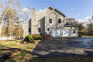47 Wooded Grove Cir, South Kingstown, RI 02892 - Photo 3