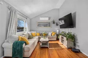 35 Squantum Dr, Middletown, RI 02842 - Photo 5