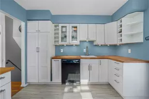 35 Squantum Dr, Middletown, RI 02842 - Photo 15