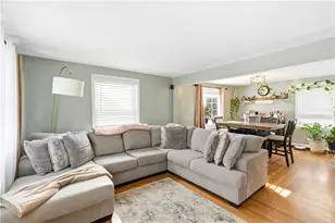 727 Mendon Rd, Woonsocket, RI 02895 - Photo 9