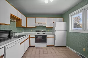 1029 Boston Neck Rd, Narragansett, RI 02882 - Photo 13