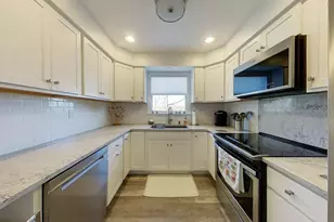 2 E Blvd, Middletown, RI 02842 - Photo 3