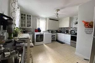 19 Vernon Ave, Newport, RI 02840 - Photo 5