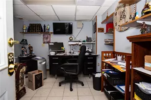 546 Lonsdale Ave, Central Falls, RI 02863 - Photo 17