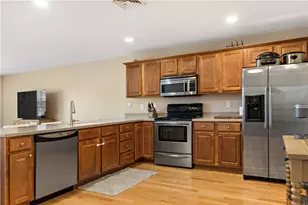 667 Metacom Ave, Bristol, RI 02809 - Photo 15