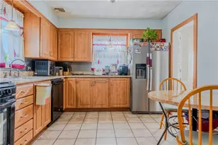 73 Western Promenade St, Cranston, RI 02905 - Photo 5