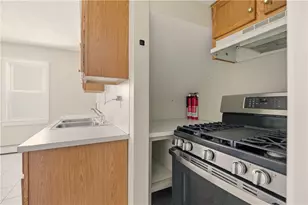 293 State St, Bristol, RI 02809 - Photo 27