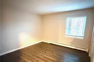 3 Admiralty Dr, Middletown, RI 02842 - Photo 11