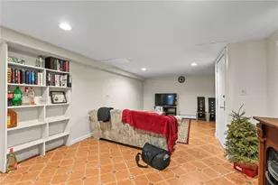 18 Crowninshield St, Providence, RI 02909 - Photo 23