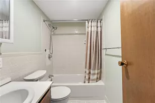 752 Quaker Ln, Warwick, RI 02818 - Photo 9