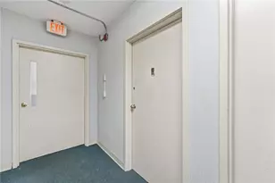 752 Quaker Ln, Warwick, RI 02818 - Photo 19