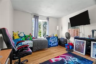 129 Simmonsville Ave, Johnston, RI 02919 - Photo 11