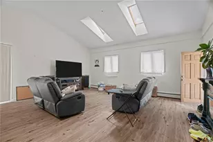 129 Simmonsville Ave, Johnston, RI 02919 - Photo 9